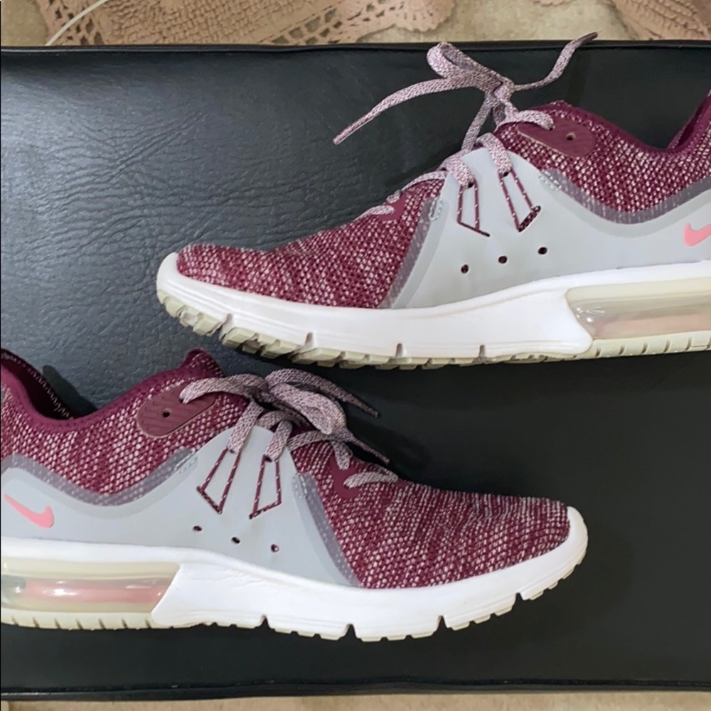 Like New Rare Nike Air Max Sequent Flyknit Sneaker